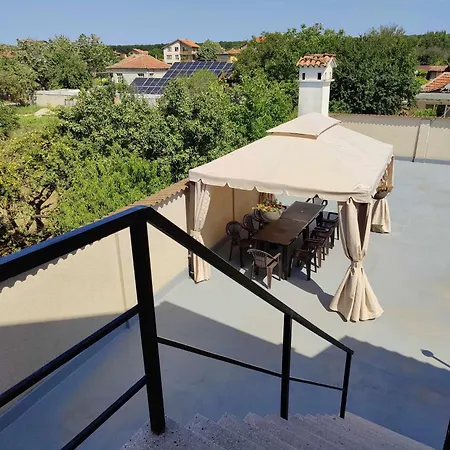 Guest house за гости кичка Shkorpilovtsi